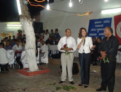 NESRİN ULEMA - Bornovalı Romanların Onur Konuğu Ak Parti Kadın Kolları Başkanı Nesrin Ulema Oldu