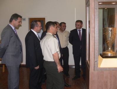 EVA PERON - Fenerbahçe Sergisine Çorum Protokolünden İlgi