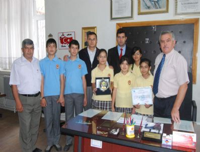 NECMETTIN YALıNALP - Kula 4 Eylül İlköğretim Okulu En Çevreci 3. Okul Seçildi