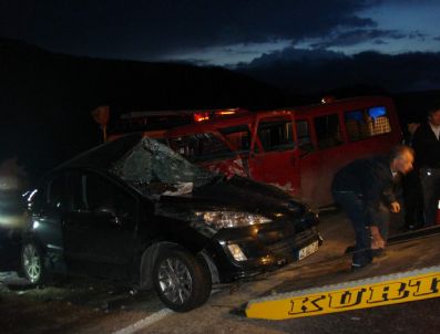 MUSTAFA TÜRK - Kütahya'da Trafik Kazası: 1 Ölü, 9 Yaralı