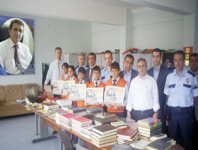 SALIH KESMEZ - Polis Amca Kütüphanesine Adana'dan Destek