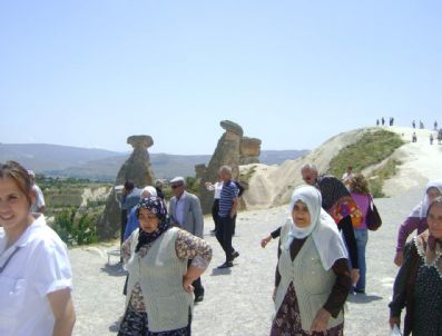 ASMALı KONAK - Huzurevi Sakinleri'ne Kapadokya Turu