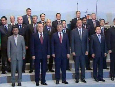 NURSULTAN NAZARBAYEV - Konuk liderlerle aile fotoğrafı