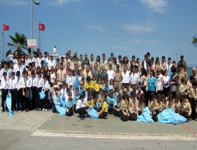 RAMAZAN AKSOY - İzciler Ve Dalgıçlar Sahili Temizledi