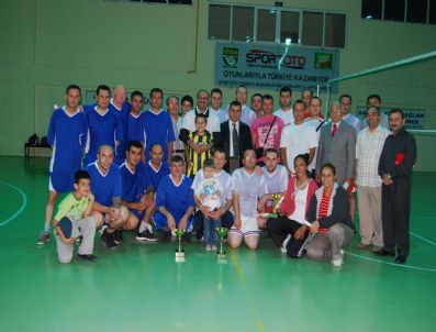 MUZAFFER ŞAHINER - Kula'da Bahar Voleybol Turnuvası