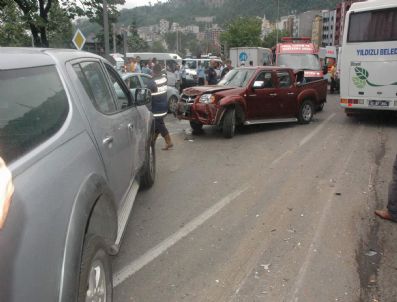 Trabzon'da Zincirleme Trafik Kazası: 3 Yaralı
