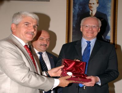 ABD ANKARA BÜYÜKELÇISI - Abd Büyükelçisi Jeffrey'e Lületaşından Pipo