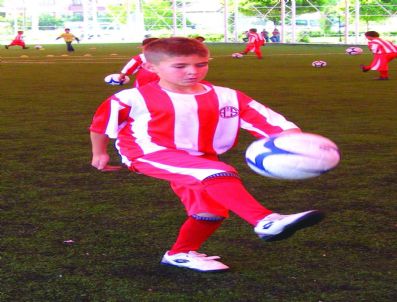 Antalyaspor Yaz Futbol Okulu Açıldı