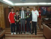 Başkan Bulutlar, Şampiyon Boksörleri Ödüllendirdi