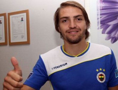 CSKA MOSKOVA - Caner Erkin kendisini Fenerbahçeli yapan imzayı attı