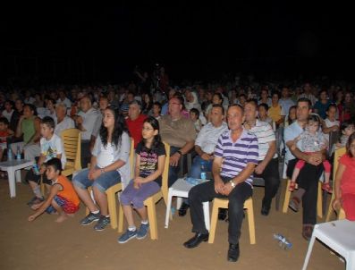 RECEP BARUT - 'Eşeklik Bizde Kalsın' Oyununda Hayvanlar Da Rol Aldı