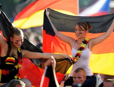 Almanya ile Uruguay teselli peşinde