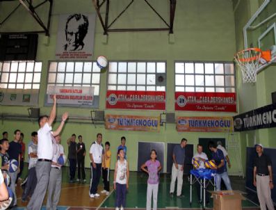 HALIL BERK - İl Özel İdaresi'nden spor okullarına 70 bin TL'lik malzeme desteği