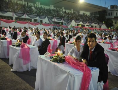 SAFIYE SOYMAN - 3. Büyük Ankara Festivalinde Düğün Coşkusu