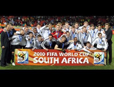 DENNIS AOGO - Dünya Kupası'nın 3. sü Uruguay'ı eleyen Almanya oldu