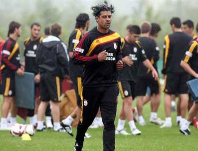 JULIO BAPTISTA - Galatasaray transferi kampta bitirmeyi planlıyor