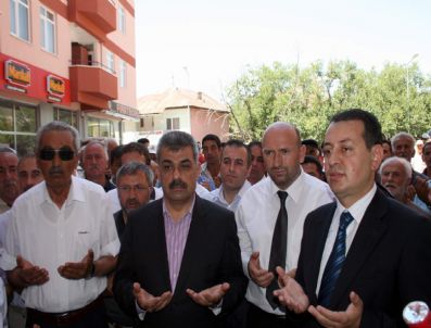 SELAMI UZUN - Ak Parti Sivas Milletvekili Selami Uzun Koyulhisar'da İşyeri Açılışına Katıldı