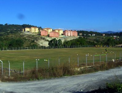 FARUK ÇATUROĞLU - Başbakan'ın Yapımı İçin Talimat Verdiği Çim Saha 7 Yıldır Bitirilemiyor