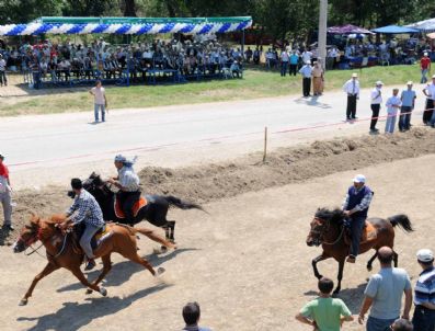 KAYAPA - De Rahvan Atlar Nilüfer'de Yarıştı