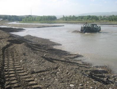 CEMAL KAYA - Dsi 105 İş Makinesi İle Ağrı'da Çalışıyor