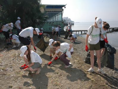 İTÜ - Kumla Sahilinin Temizliği Yabancı Gençlere Kaldı
