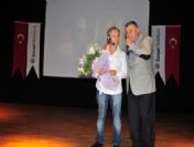 Metin Uca'dan “İtinayla incitmeden”