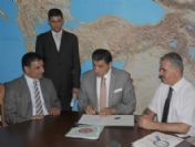 Şanlıurfalı İş Adamından Suruç Kaymakamlığı'na Eğitime Destek Bağışı