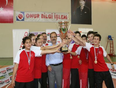ZIHNI ŞAHIN - U15 Balkan Badminton Şampiyonası Sona Erdi