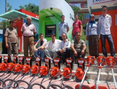 Alaplı'da Çiftçilere Tırpan Ve Pulverizatör Dağıtıldı