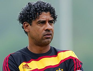 DOS SANTOS - Galatasaray teknik direktörü Rijkaard'ın gözü transferde