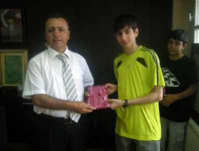 Sbs Şampiyonları Kaymakam Yüksel Çelik'i Ziyaret Etti