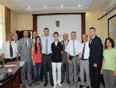 ALMINA - Vali Güvenç Sbs'de Dereceye Giren Öğrencileri Ödüllendirdi