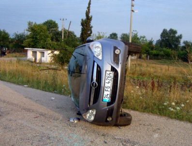 OSMAN İLHAN - Manyas'ta Trafik Kazası: 4 Yaralı