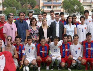 MEHMET GÖNENÇ - Bergama'da Dostluk Maçı