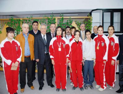 Emniyetspor Güreşçileri Dünya Güreş Şampiyonası'na Gidiyor