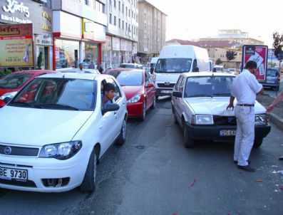 Trafik Kazası Trafiği Kilitledi