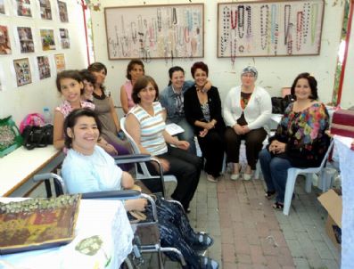 FIKRET AKOVA - Burhaniye'de Zihinsel Engelliler Sergisi