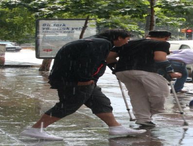 Engelleri, Engel Tanımıyor