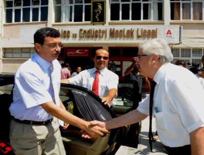 Öğrencilerinden Sonra Emekli Olan Müdüre Anlamlı Veda