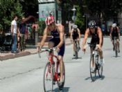 Triatloncu Tama Ailesi Yine Kupayla Döndü