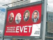 Ankara'da korsan 'EVET' afişleri