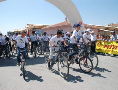 Karatay'da Düz Bisiklet Yarışları Sürüyor