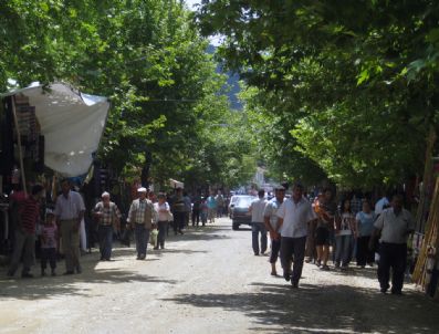 Gölcük'te Bereketli Pazar