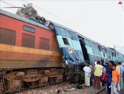 BENGAL - Hindistan'da tren kazası: En az 50 ölü