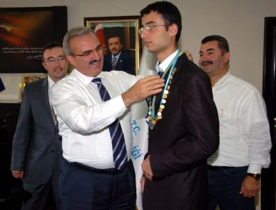 Olimpiyat İkincisine 25 Altın Ödül