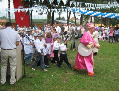 YAŞAR YAZıCı - Akyazı'da Sünnet Şöleni