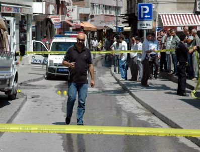 YıLMAZ KAYA - Balıkesir'de Sokak Ortasında Çatışma