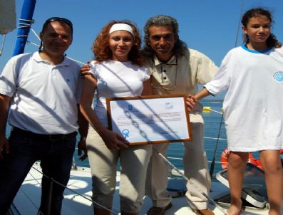 NIHAT NALBANT - Yelkenliye Mavi Bayrak Ödülü