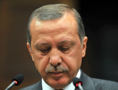 NECDET ADALı - Başbakan Tayyip Erdoğan gözyaşlarını tutamadı!