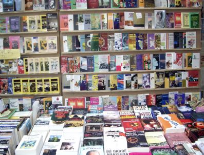 Çınarcık'ta Bandrolsüz Kitap Ele Geçirildi